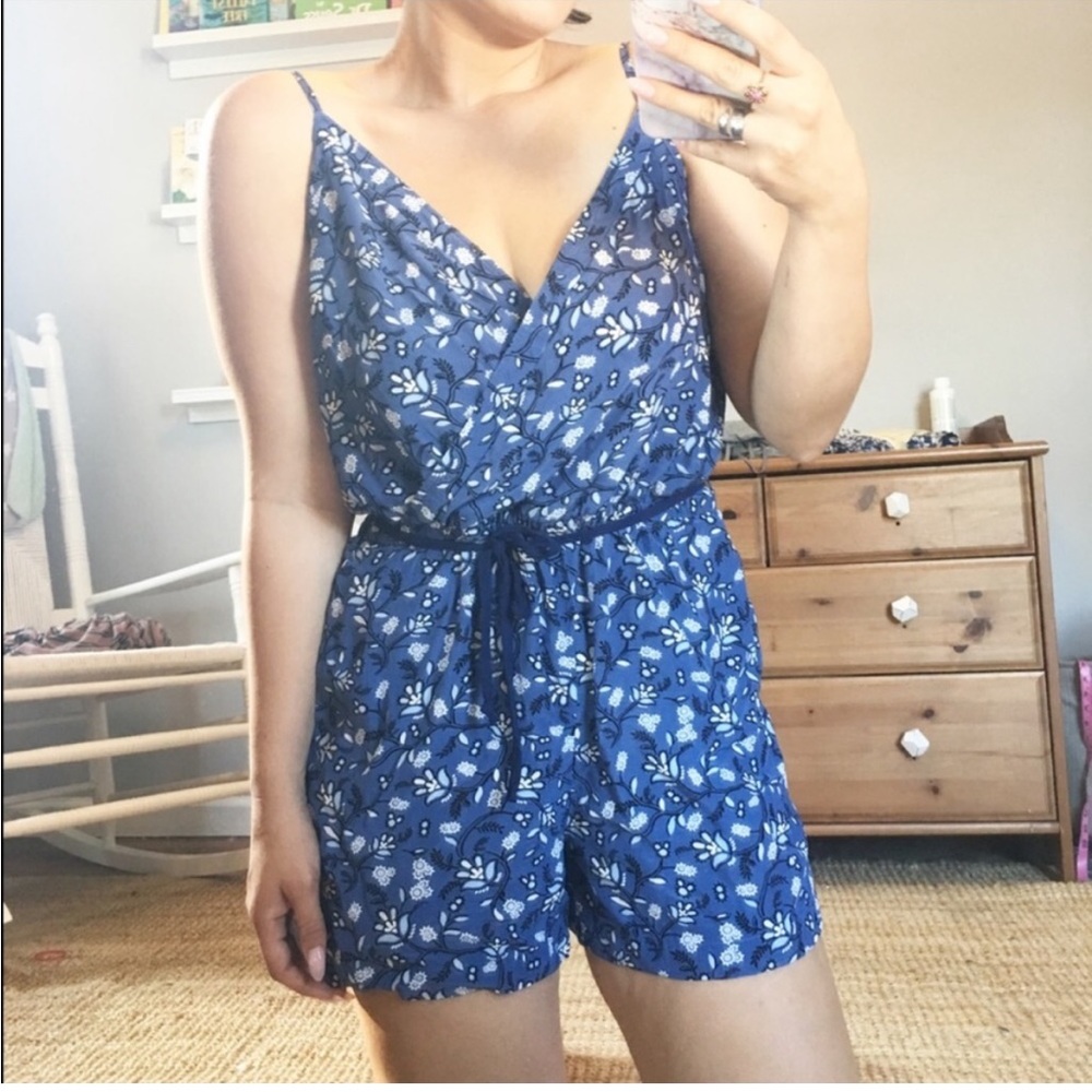 NEW Loft floral blue romper EUC